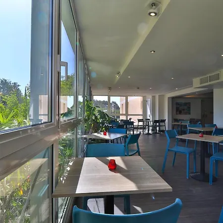 Hotel Restaurant Kyriad Fréjus