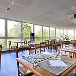 Cyano Frejus-saint Raphael Hotel Fréjus