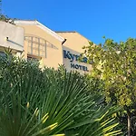 Cyano Frejus-saint Raphael Hotel