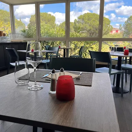 Hotel Cyano Fréjus-saint Raphaël 3*