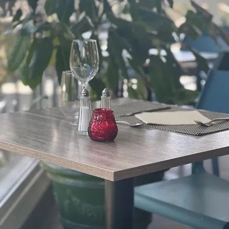 Cyano Frejus-saint Raphael Hotel